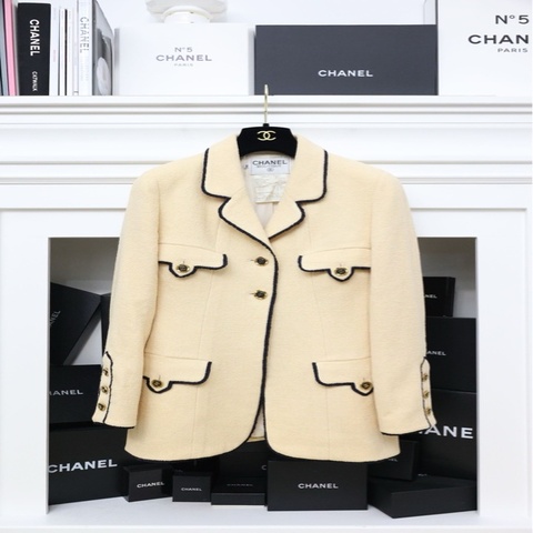Chanel 94年白色毛呢黑色滚边四口袋外套