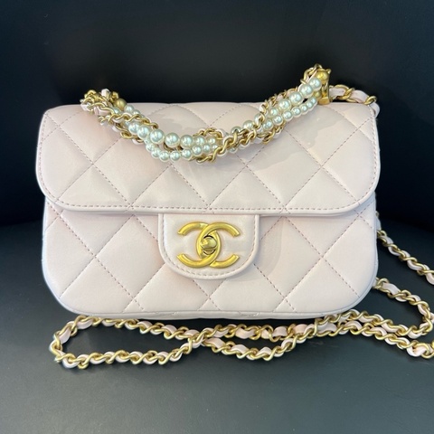 Chanel 香奈兒 26C 淺粉色羊皮珍珠鏈方胖子手提單肩包 26年。