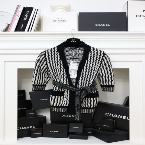 Chanel 18年黑白拼色两口袋半袖针织开衫外套