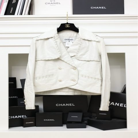 Chanel 16年首尔系列白金珍珠扣油蜡皮衣翻领外套