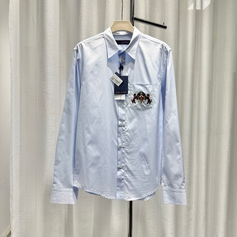 【全新原吊牌】LV Louis Vuitton長袖襯衫SS25 胸前口袋 小狗盾徽刺繡 串珠