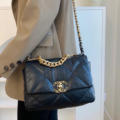 CHANEL🖤黑色羊皮19系列26CM/AS1160