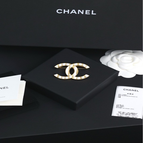 Chanel23C 白金色条纹双C胸针