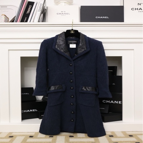 Chanel 16年海军蓝皮质小翻领两口袋长外套