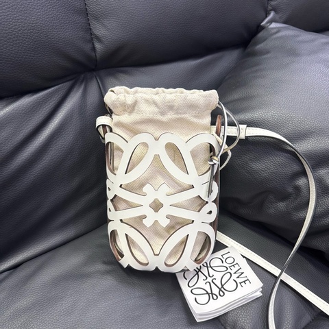 Loewe 羅意威 鏤空抽繩單肩背包