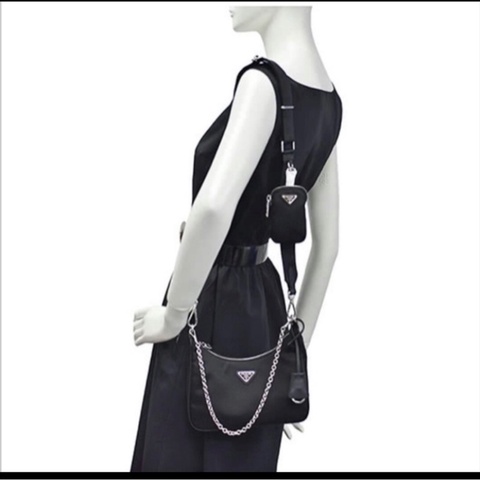 私物-PRADA TESSUTP三角板LOGO斜背包hobo