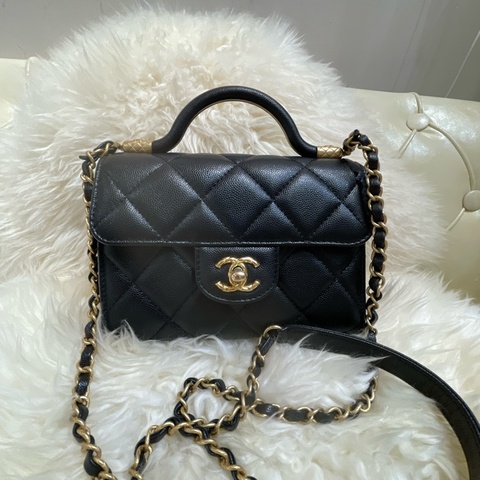 Chanel 晶片牛皮錬帶手挽包