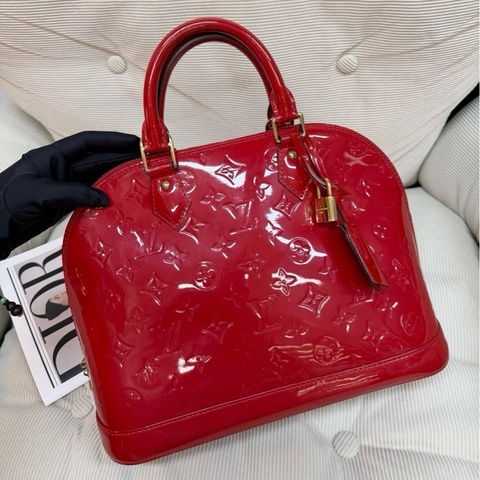 LV alma漆皮紅色貝殼包，尺寸31x24