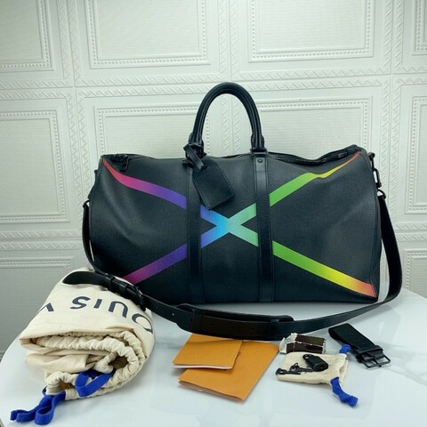 lv路易威登 keepall50 炫彩彩虹旅行袋，全皮材質，手提單肩兩用，附肩帶。鎖頭鑰匙齊全。