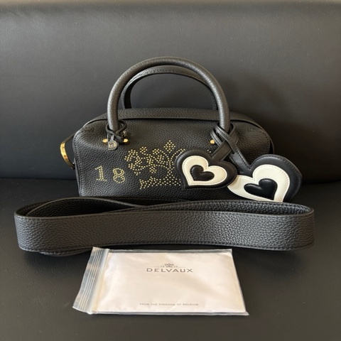 德爾沃 DELVAUX 特別款黑色Cool Box釘珠單肩斜挎包 底長21cm