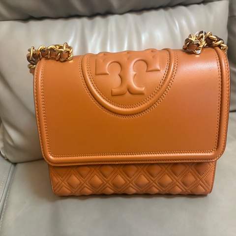 TORY BURCH Fleming 流蘇菱格翻蓋斜背鏈包 棕