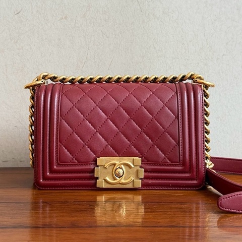 香奈兒Chanel 酒紅金扣leboy小號，19開
