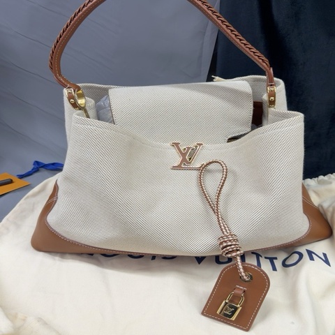 LV路易威登 Capucines Weekender 白拼咖色手提包
