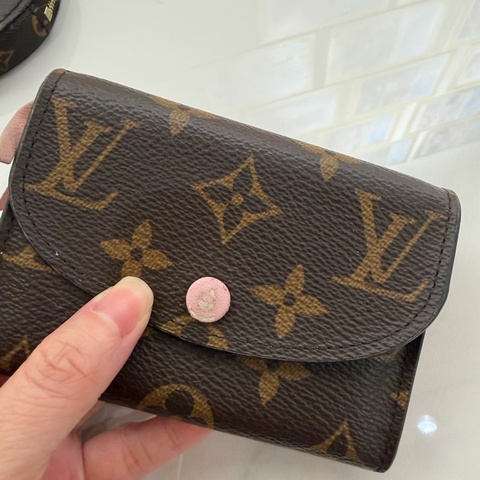 LV粉色老花卡夾