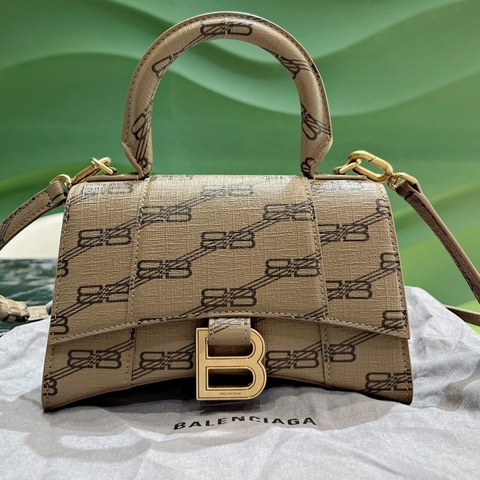 巴黎世家 Balenciaga BB 長18.8 x 高13.0 x 寬7.9