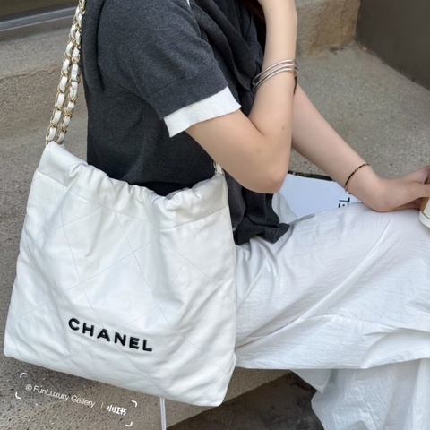 全新全配🤍#香奈兒 #22bag #白底黑字小號 #晶片款