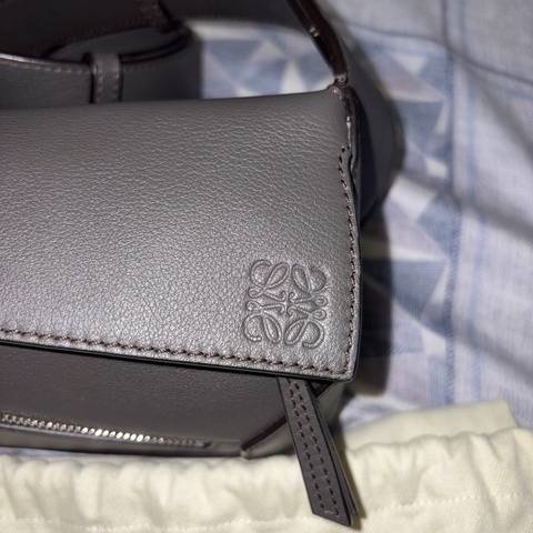 Loewe mini puzzle 腰包