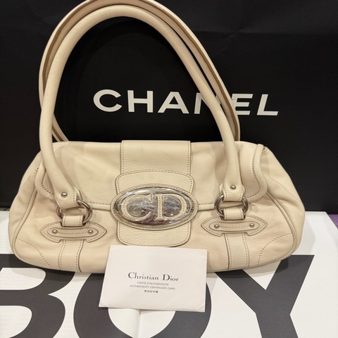 Dior  白色肩背包