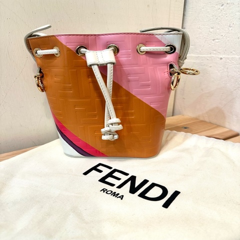 FENDI Mon Tresor 3D立體 FF 浮雕皮革迷你水桶包