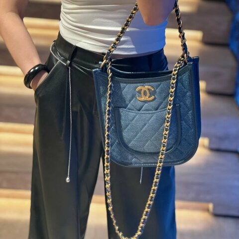 CHANEL 24S牛仔hobo肩背包  芯片款 24*22*6 98新配件塵袋