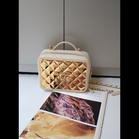 Chanel 金鍊白皮革+金色鏡面小方兩用化妝包