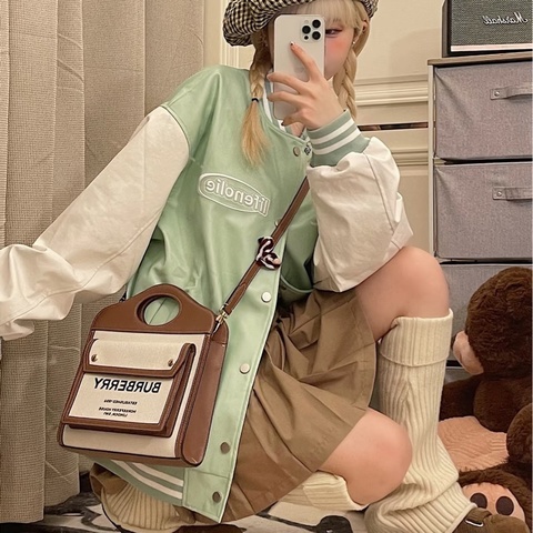 #福利價 Burberry帆布拼皮托特包 Burberry雙色帆布拼皮托特包 ins風 拍照非常出片 容量大 自重輕 非常推薦給喜歡復古風的小姐姐～