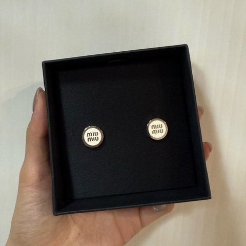 Miumiu耳環 miu miu耳環 白色 全新