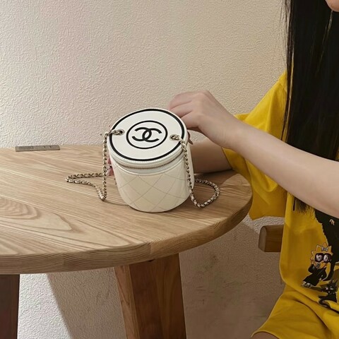 Chanel香奈兒白金小圓筒鏈條包
 白色金扣 羊皮