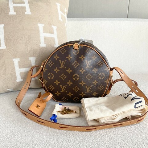 Louis Vuitton 老花軟圓餅包