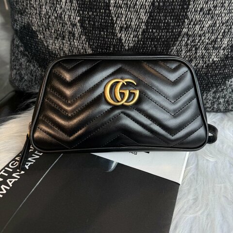 GUCCI Marmont縫線牛皮金屬GG手提包/黑