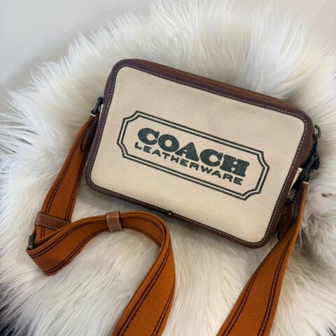 Coach Charter Crossbody24斜背包