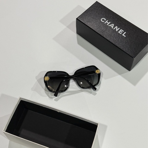Chanel • 經典大框琺瑯釦墨鏡 🈶原廠盒裝