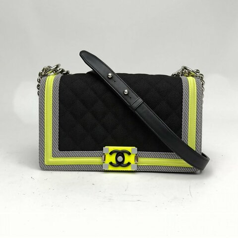 CHANEL Leboy中號25黑色帆布22開黑扣肩背包