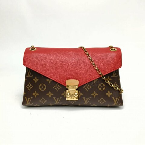 LOUIS VUITTON Pallas傳奇Chain鏈條信封包紅色PVC金扣肩背包