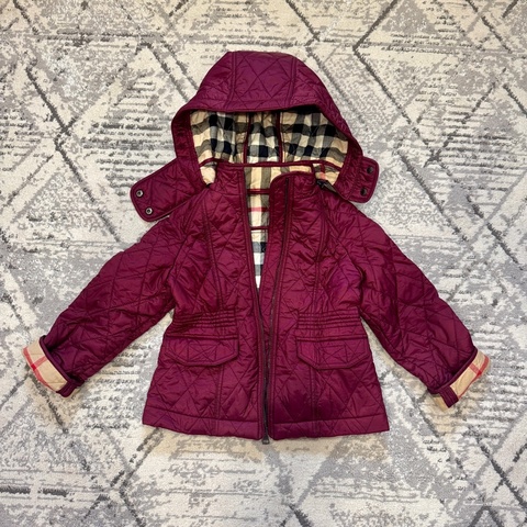 Burberry 童裝 經典絎縫連帽羽絨外套（典雅葡萄紫）