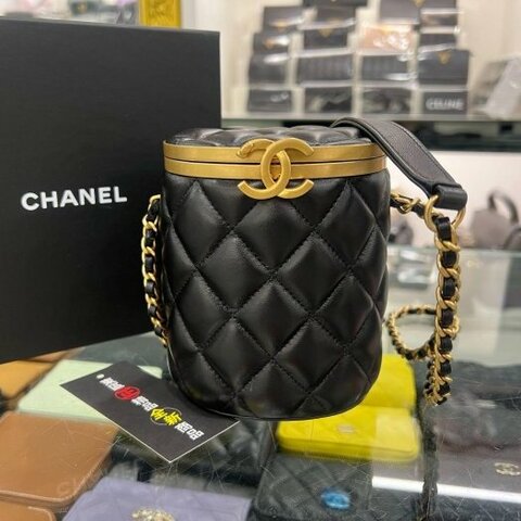 東區正精品㊣CHANEL AS2640 全新未使用香奈兒黑色全皮菱格金邊金鍊化妝箱包圓筒包斜背包RZ6548