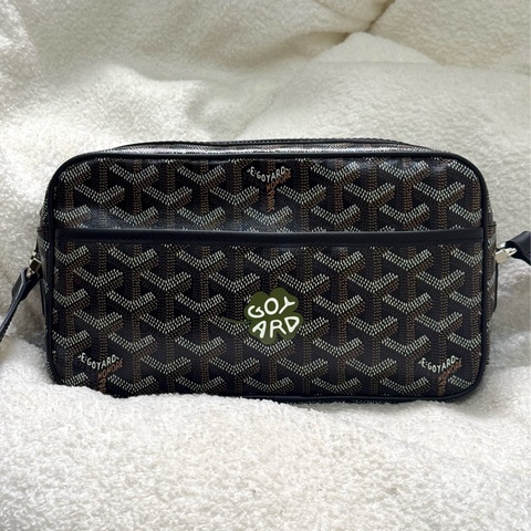 （2026韓國購證🇰🇷全配）全新Goyard Cap-Vert 黑色四葉草彩繪相機包
