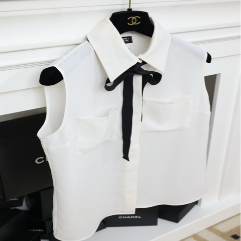Chanel白色两口袋黑色蝴蝶结马甲背心上衣