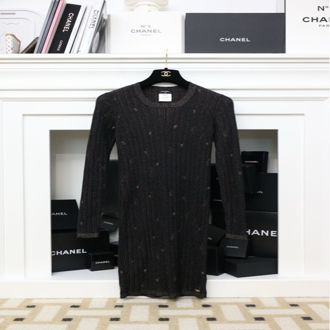 Chanel 11年黑金圆领紧身连衣裙
