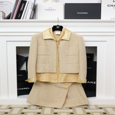Chanel 96年秀款米黄色四口袋西阵织翻领外套半裙马甲三件套套装