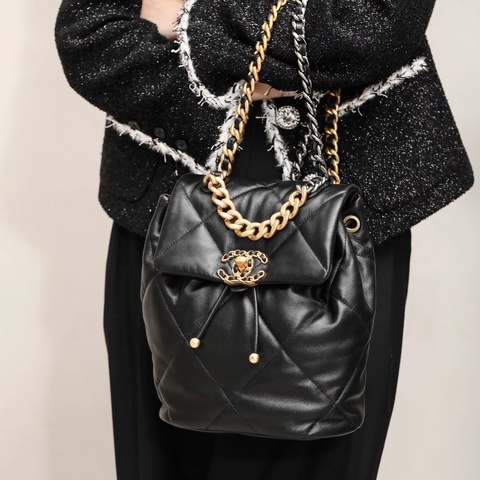 全新全配🖤#香奈兒 #24c #黑金19雙肩包 #有購證 #晶片款