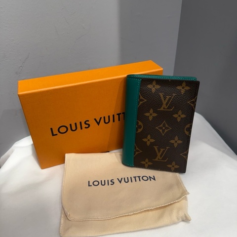 Louis Vuitton 拼色護照套 全新 ｜Classic Trend CT精品｜台北東區實體