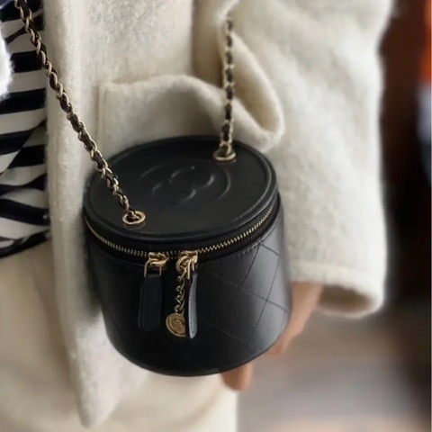 💎Chanel香奈兒｜黑金菱格mini圓筒包 小金幣發財桶鏈條包 頂部浮雕雙C｜閒置新