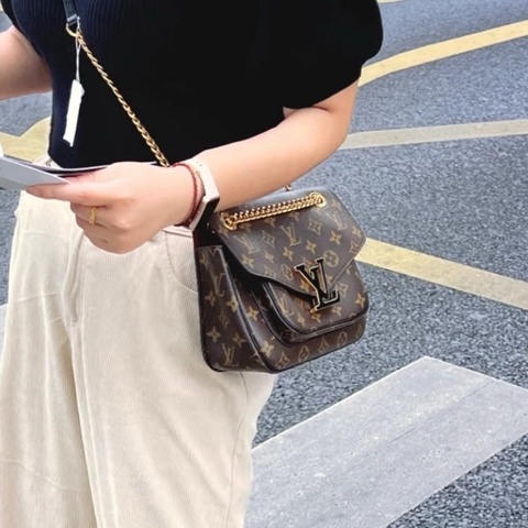 Louis Vuitton 路易威登 Passy老花郵差包，經典Monogram配色，芯片款