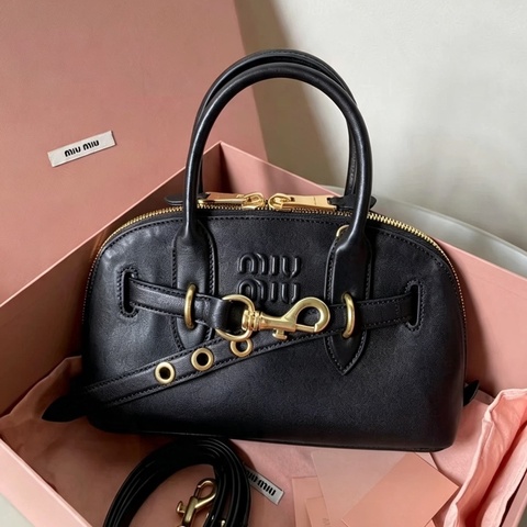 MIUMIU繆繆Aventure黑金貝殼包小號全網最低秒殺🧛🏻‍♀️