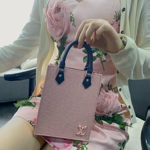 LV 粉色水波紋琴譜手提肩背斜背包 14*17*5 98新配件塵袋