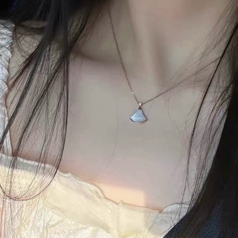 BVLGARI寶格麗 diva 系列 新款 小白扇子 白貝母 項鍊