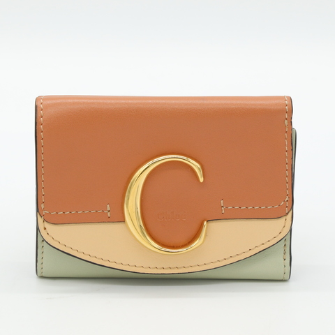 Chloé 蔻依 經典 Chloé C 溫柔拼色三折皮夾（焦糖茶棕/奶油米/薄荷綠）金色金屬C字扣短夾