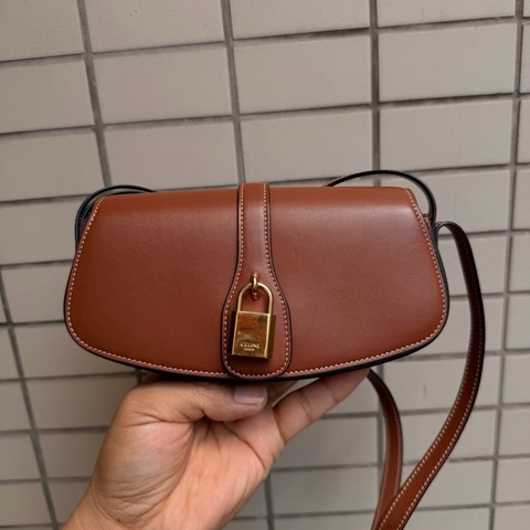 Celine 賽琳 TABOU光滑牛皮革飾帶手包