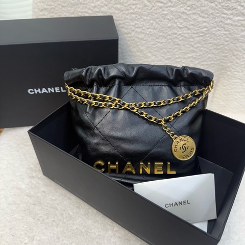 Chanel黑色牛皮金釦mini22迷你包